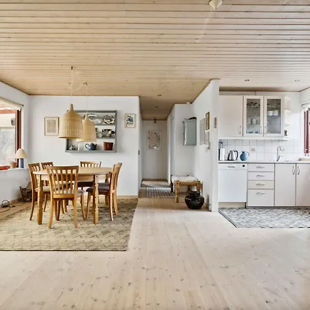 Spacious Surrounded By Forest Holiday home Mesinge